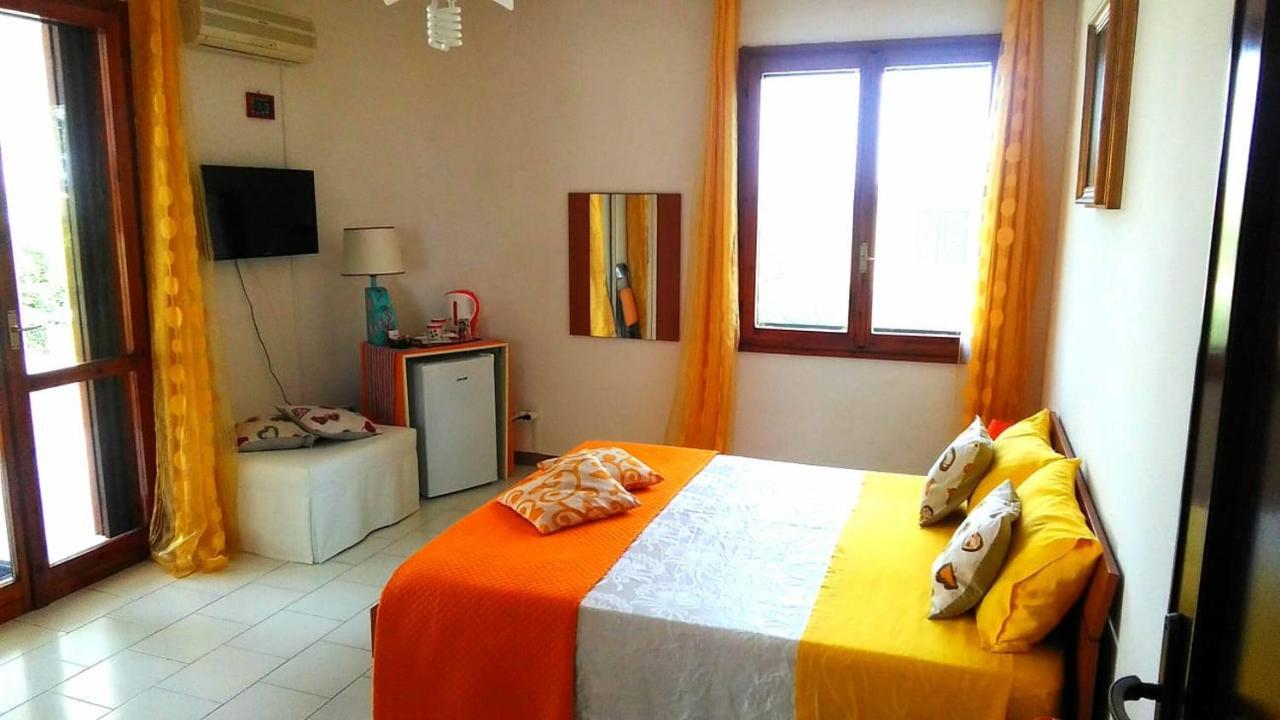 B&B Da Sissi La Maddalena  Bagian luar foto
